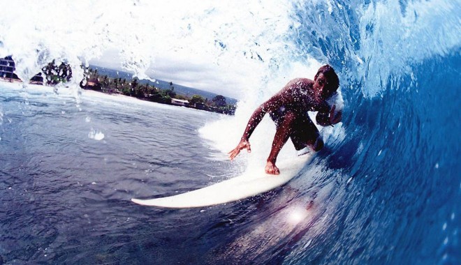 Un surfer american a plutit pe cel mai înalt val din lume - awesomesurfingsportwallpapers144-1359627539.jpg