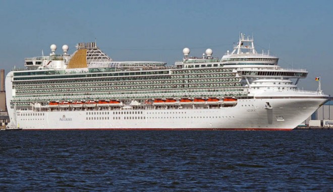 Sezonul de croaziere în portul Constanța se prelungește - azura-1348172081.jpg