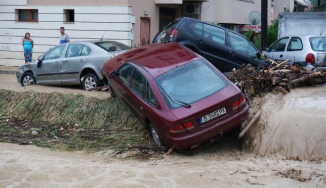 Galerie foto și video/ Inundații devastatoare în Bulgaria! Mii de români sunt sinistrați în Albena: 