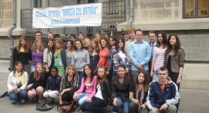 Elevi mirciști dau mâna astăzi cu ministrul Educației - b2f25dbe5578699fe8af65b5131fc1c0.jpg