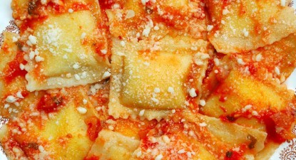 Ravioli cu brânză și cu legume proaspete - b4c4c2f7aa6a97b35c656dbbd6862c79.jpg