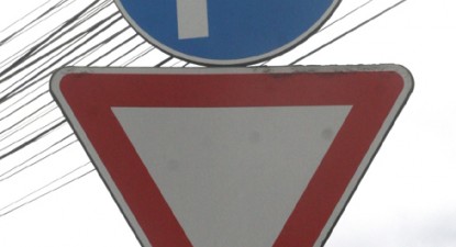 Anual, se fură în totalitate indicatoarele rutiere ale unui județ întreg - b513fc6894200175b0877abd1246505e.jpg