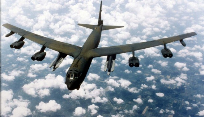Două bombardiere ruse, observate în apropierea spațiului aerian britanic - b52-1398345395.jpg