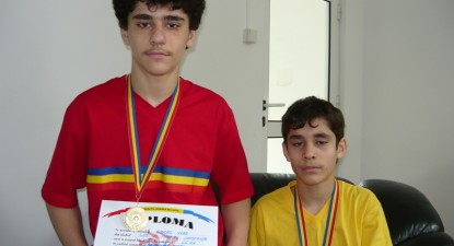 Cătălin Cășaru și Vlad Caraș, pe podium la Naționalele de lupte - b699556d36dd386da7c02d83f28686fb.jpg