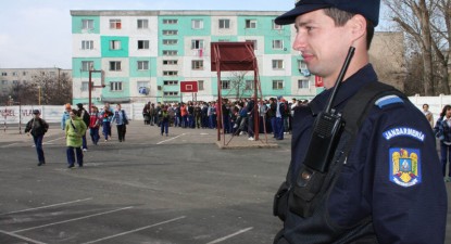 Alarmă falsă cu bombă la Școala 9 - b81071b8d071922f1fc9310d448f5c46.jpg