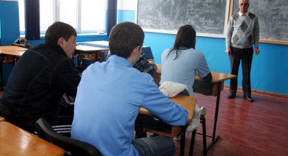 Umilința, la catedră - b82d4ebb72894ba446f35f593c8a534f.jpg