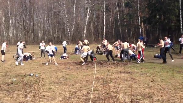 VIDEO incredibil / Primul CAMPIONAT de BĂTAIE între GALERII - ba-1371379021.jpg