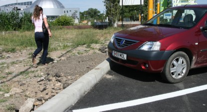 Primăria Constanța a desființat trotuarul pentru a face loc parcărilor - ba1d4b5bbcb4556b5afab63e3f2b3e6d.jpg