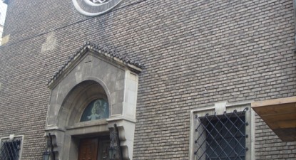 Locaș de cult în stil romanic: Biserica 