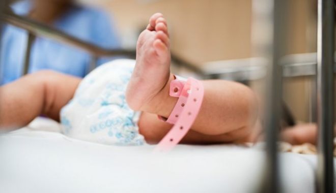 Nou-născut VÂNDUT pentru 15.000 lei! Mama și 