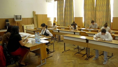 Bacalaureatul începe luni. Elevii nu s-au înghesuit la meditațiile gratuite din școli - bac-1313566688.jpg