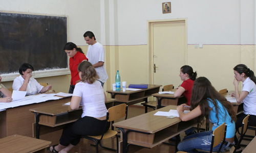 BACALAUREAT 2012 / 120 de elevi au fost eliminați la proba de astăzi - bac-1341245280.jpg