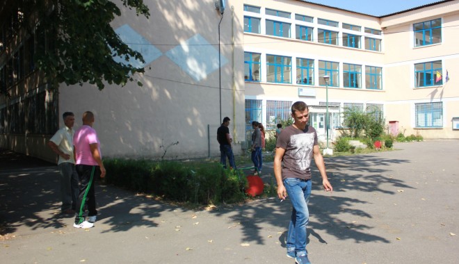 Bacalaureat 2013/ 14 eliminați la proba de astăzi - bac-1377511338.jpg