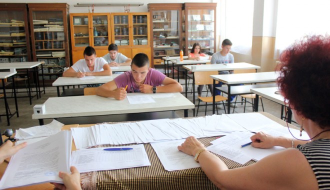 Bacalaureat 2013: Peste 2.000 de candidați la ultima probă scrisă - bac-1377837995.jpg