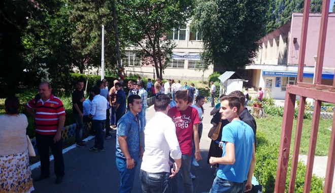 S-a deschis sezonul fraudelor  la Bac. 14 eliminați la limba română - bac-1404148136.jpg