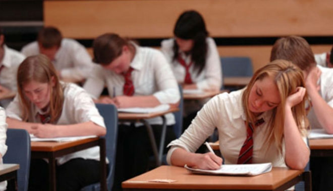 BACALAUREAT 2017 / Cinci candidați, prinși copiind și eliminați din examen - bac-1498647933.jpg