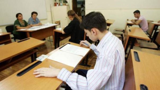 ELEV DIN CONSTANȚA ELIMINAT DIN BAC, DUPĂ CE I-A SUNAT TELEFONUL ÎN TIMPUL EXAMINĂRII - bac2016bacalaureat2016bihorproba-1518519526.jpg
