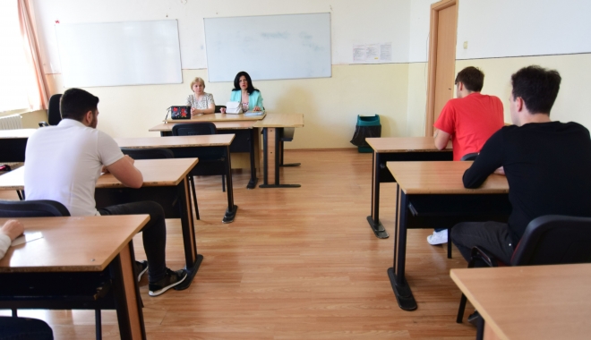 BACALAUREAT 2017. Aproape jumătate din cadidații înscriși nu s-au prezentat la examen, iar unul a fost eliminat pentru fraudă - bac201714-1503315465.jpg