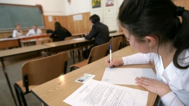 Trei elevi eliminați de la simularea Bacului - bac308951001404912972-1425471530.jpg
