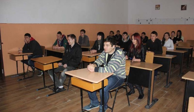 LICEENII s-au făcut DE... BASM la simularea BACALAUREATULUI - bacalaureat-1363018681.jpg