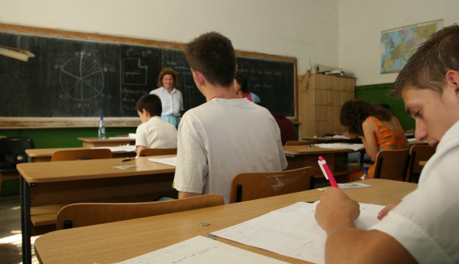 Elevi constănțeni, în focurile Bacalaureatului special - bacalaureat-1369170692.jpg
