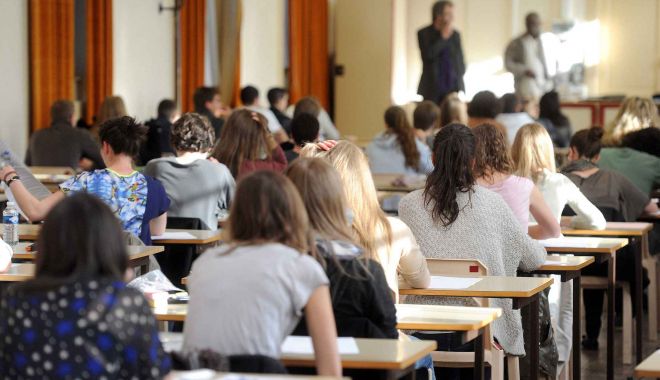Peste o mie de elevi constănţeni au susţinut Bacalaureatul de toamnă - bacalaureat-1692204952.jpg