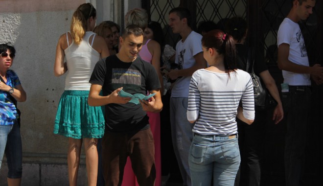 Încă o probă și s-a terminat cu Bacalaureatul 2012 - bacalaureat2012toamna10-1346269044.jpg