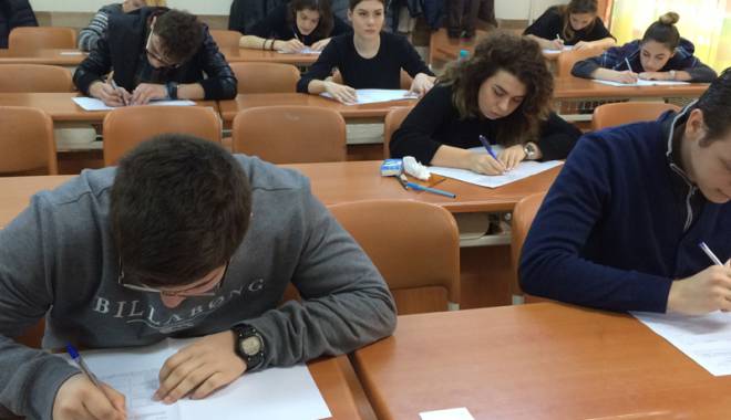 Rezultate surpriză la simularea Bacalaureatului. Elevi mai buni sau subiecte mai ușoare? - bacalaureat63-1426185060.jpg