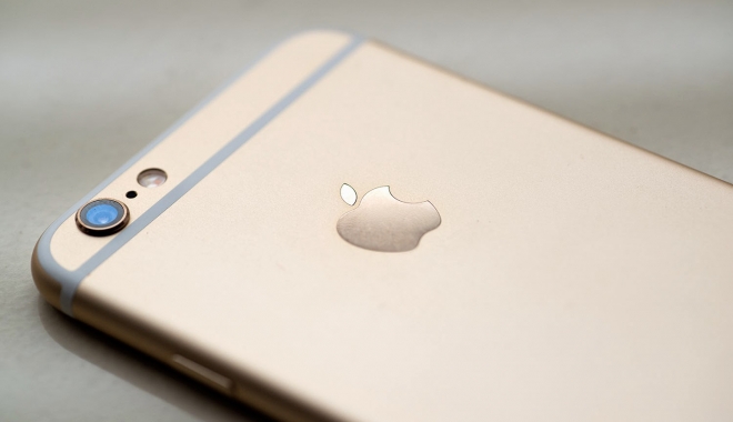 Apple, dat în judecată. A blocat iPhone-urile a sute de clienți - back-1491472259.jpg