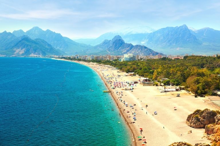 Avertizare pentru turiștii din Turcia. Au fost descoperite bacterii periculoase în apa mării