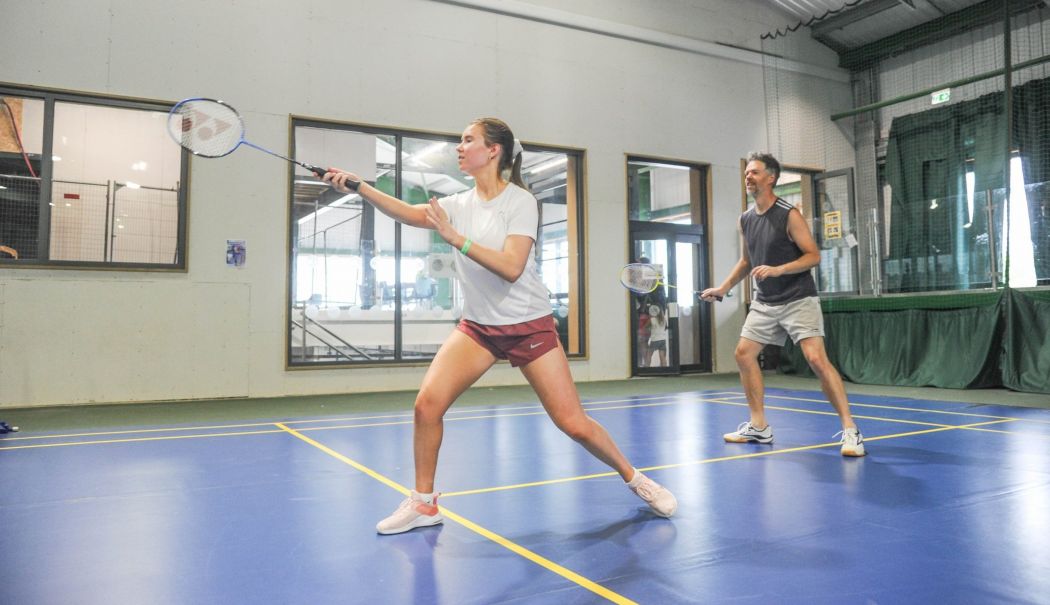 Practicarea badmintonului stimulează întărirea oaselor - badminton-1743932299.jpg