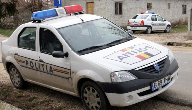 Băgați după gratii după ce  au atacat trei polițiști cu pietre  și au distrus o mașină de poliție - bagatidupagratiiatacatpolitistid-1394549763.jpg