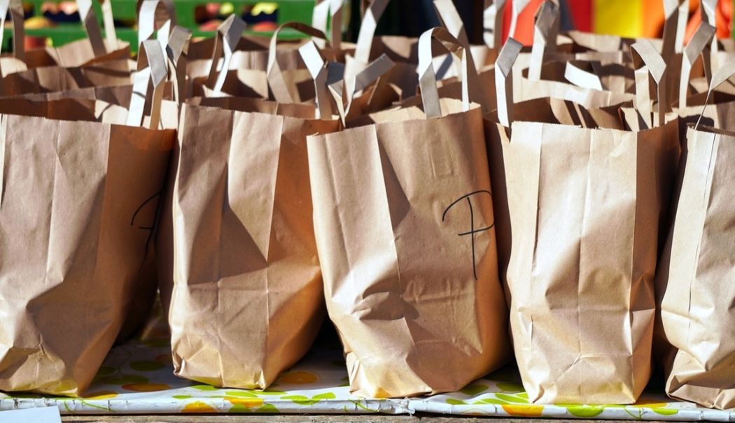 Comercianții sau distribuitorii care colaborează cu furnizori ce nu respectă legea ambalajelor, sancționați aspru - bags45439991280-1716561792.jpg