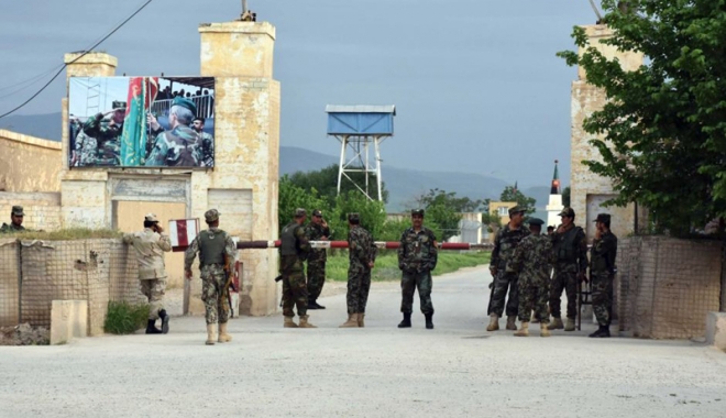 Baie de sânge în Afganistan! Măcelăriți în timpul rugăciunii - baie-1492946183.jpg
