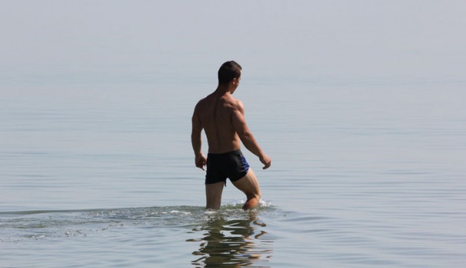 Cât de periculoase sunt băile  în marea rece - baiemare-1335977334.jpg