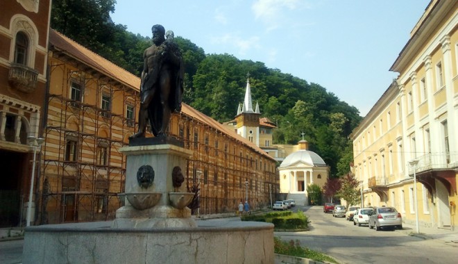 Mai sunt locuri libere pentru tratament ieftin  în stațiunile balneoclimaterice - baileherculane-1353602166.jpg