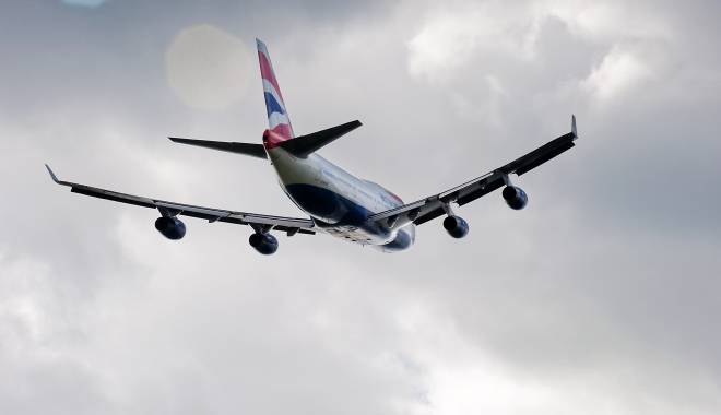 Londra: Traficul aerian, închis din cauza unei defecțiuni la sistemul informatic - bainflight-1418403648.jpg