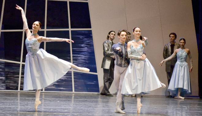 Artiștii Teatrului de Operă vor onora turneele - balerinii-1423588884.jpg