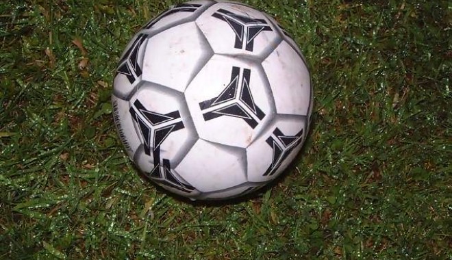 Fotbal / Vezi cine cu cine va juca în optimile Cupei României - ball-1349273374.jpg