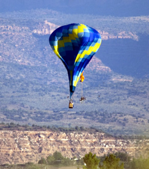 Un balon cu aer cald s-a prăbușit  în Slovenia:  2 morți și 18 răniți - balloon1-1345822831.jpg