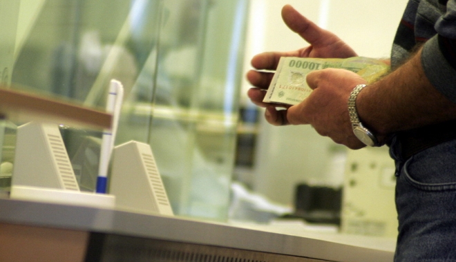 Cu cât cresc ratele la bancă după majorarea indicelui ROBOR - ban-1507363334.jpg