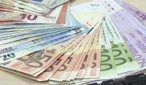 Românii au primit mesaje de la bănci despre majorarea ratelor la casă, chiar din 1 ianuarie 2023 - ban-1672753579.jpg