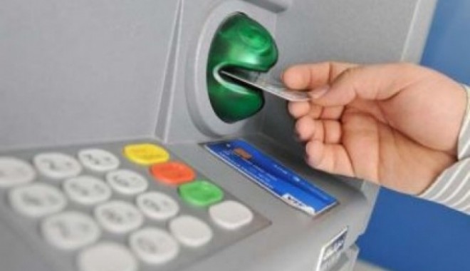 Sistemul de carduri BCR va funcționa cu întreruperi în această noapte - banca-1397200860.jpg