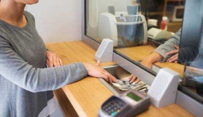 Angajata unei bănci, care a furat un million de euro să dea la săraci și biserici, scapă de acuzații - banca-1685557125.jpg