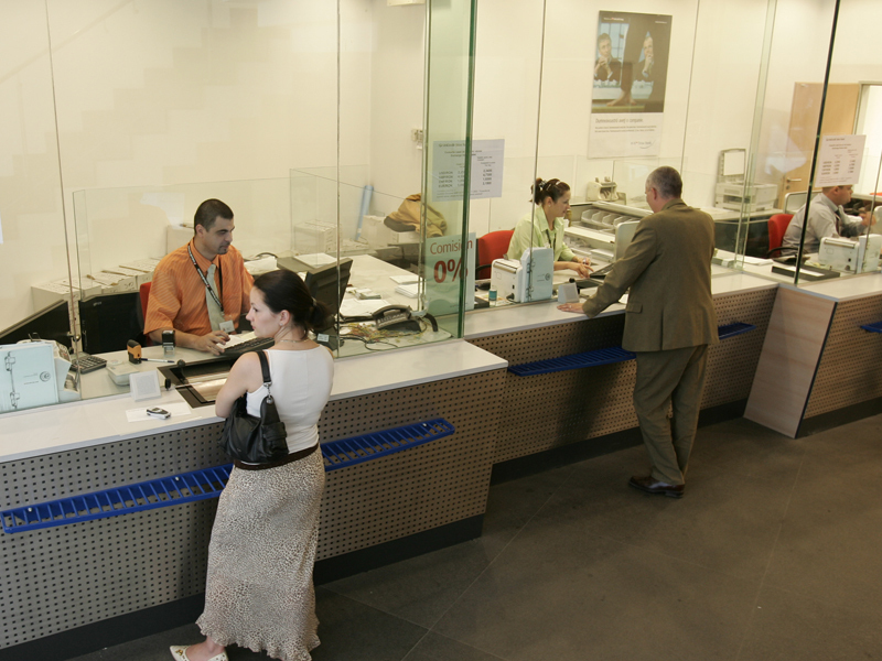 De astăzi creşte salariul minim pentru o categorie de români - banca-1746094117.jpg