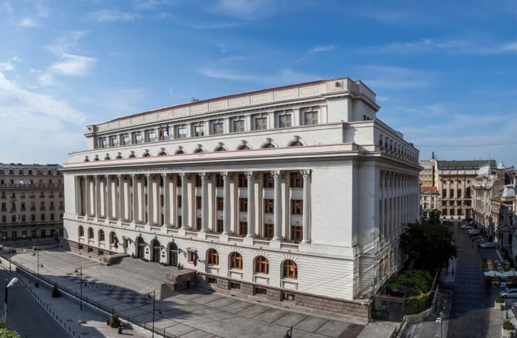 Foto - BNR a lansat volumul „Sustenabilitatea financiară - De la deficite la convergență nominală”