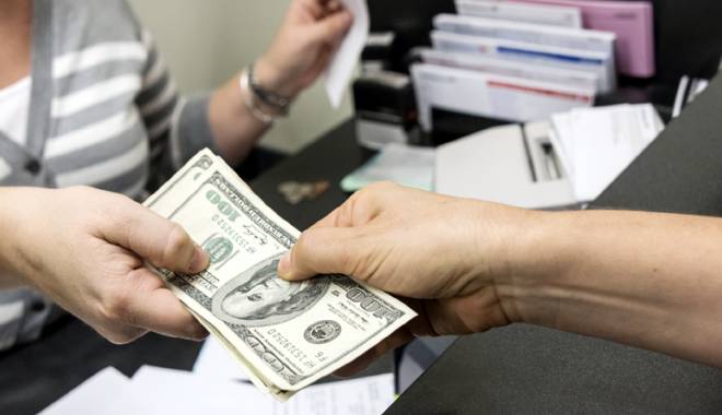 Băncile sunt disperate să vândă credite… scumpe! - bancilesuntdisperate-1456672093.jpg