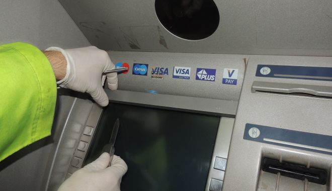 Bancomat aruncat în aer, în miez de noapte! Hoții sunt căutați de Poliție - bancomantlumina-1582755681.jpg