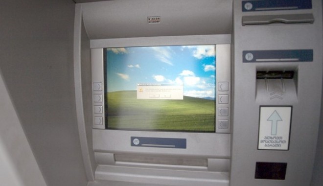 Țeapă la bancomat: Cum a rămas un bărbat fără bani și card - bancomat-1321016674.jpg