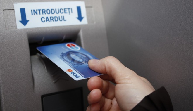 Când nu putem folosi cardurile de la BCR - bancomat-1349477519.jpg